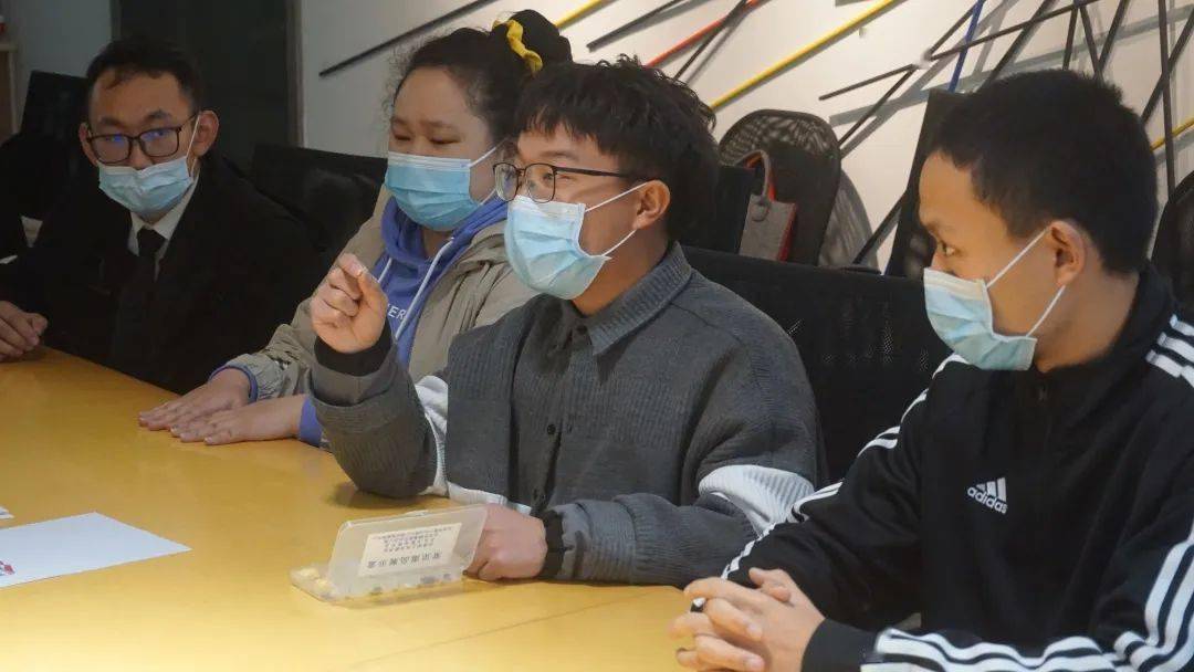 里,与大家一起活动的欢乐时光~大家认真聆听培训部部长于乐洋学姐为
