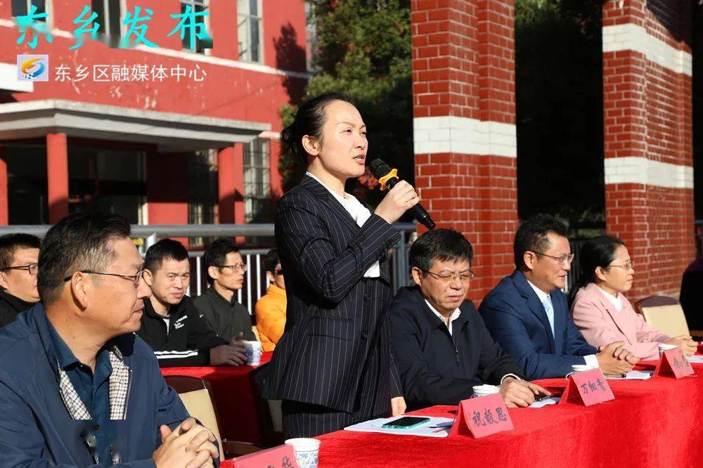 11月11日,东乡三中第二届田径运动会隆重开幕,副区长祝毅思出席开幕式