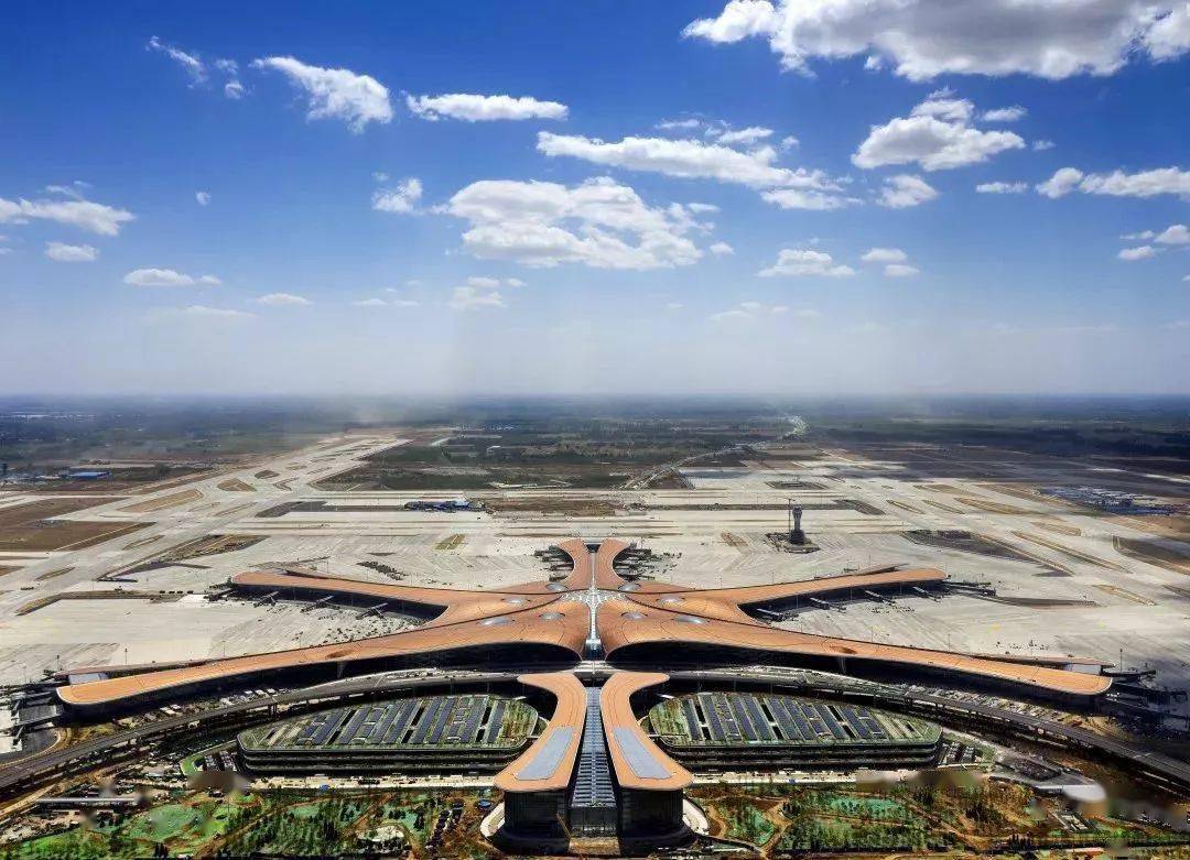 打卡网红地大兴机场 北京大兴国际机场 是建设在北京市大兴区与河北