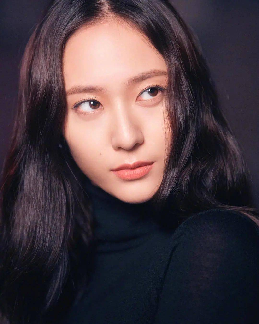 女军官|郑秀晶新剧变身精英女军官，“冰美人”这次A爆了！