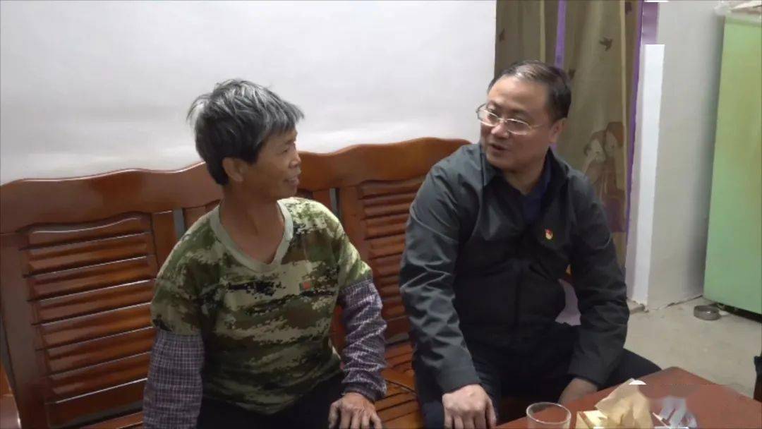 绾㈣敺钖囨儏娣辨偁鎮犳_大龟甲师孙绾绾的图片