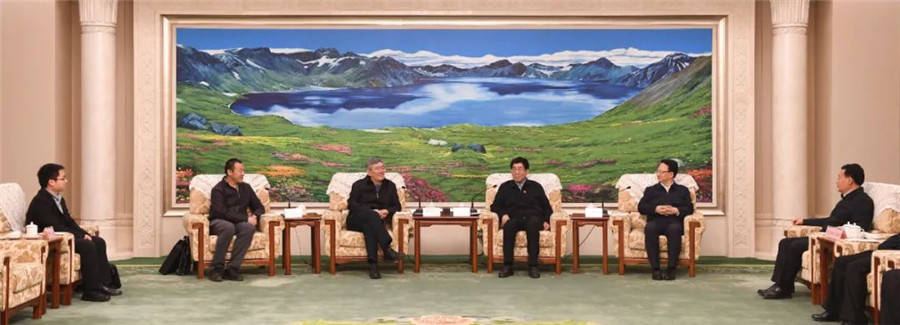 精神|巴音朝鲁景俊海会见杨伟民一行