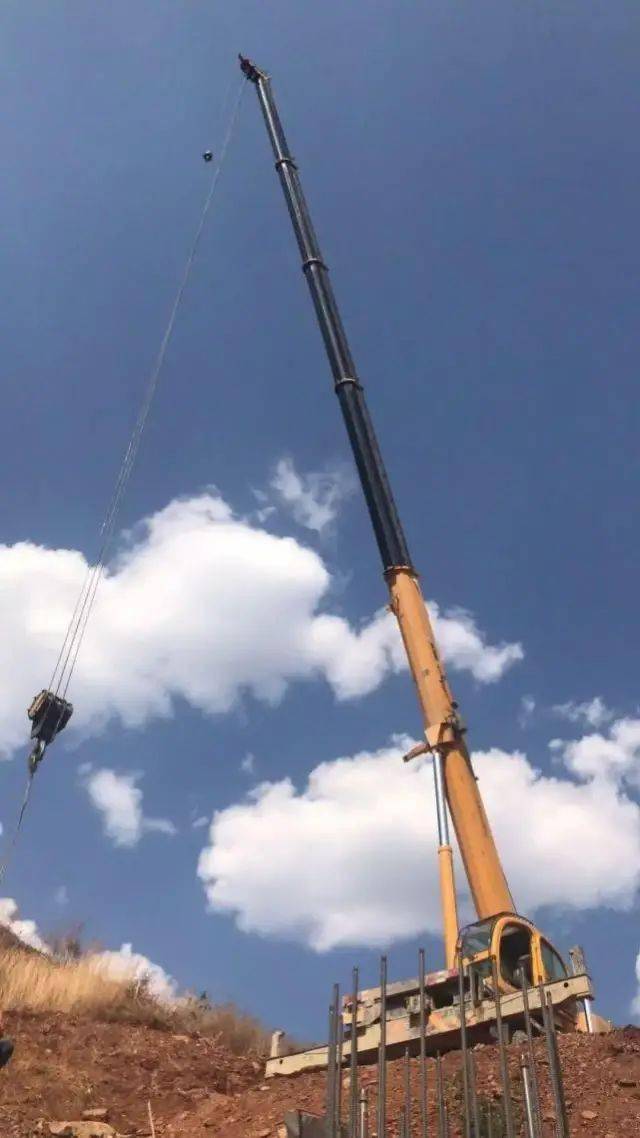 吊车伸31米大臂,超5吨干活太刺激,钢丝绳突然崩断!