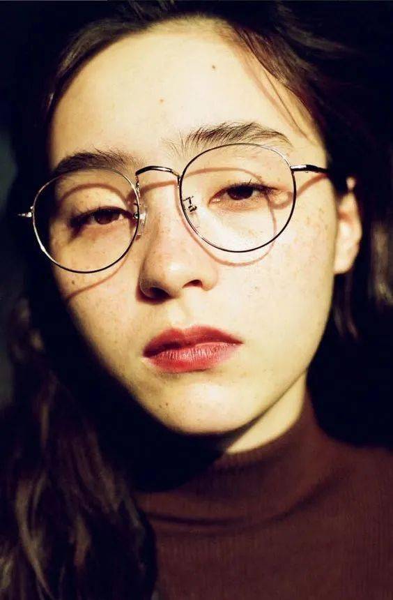 小松菜|戴眼镜就不想化妆？看完Jennie、小松菜奈等“买家秀”你再做决定～