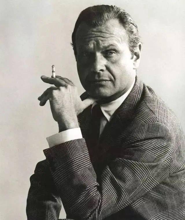 品位|一个女人需要两样东西，品位和惊艳