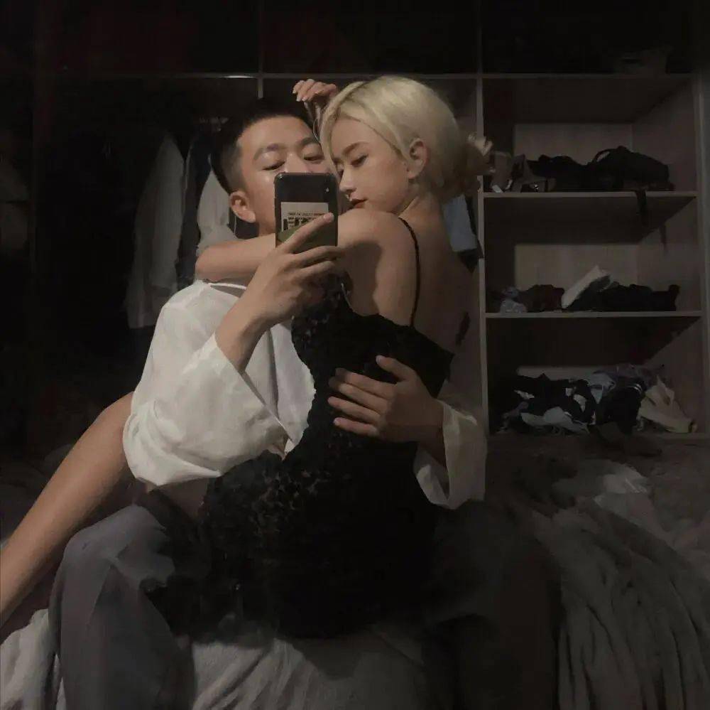 巨款|今日头像丨这个冬天可以当穿你外套的那个女孩吗？