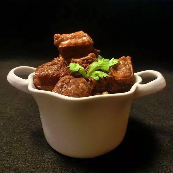 牛肉怎么切块才会烂 c7cfe6753bb940aa920646fe90bdb0d6.jpeg