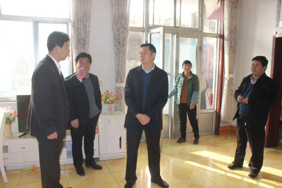 县委常委组织部部长闫志强到白桥镇督导清洁取暖等工作