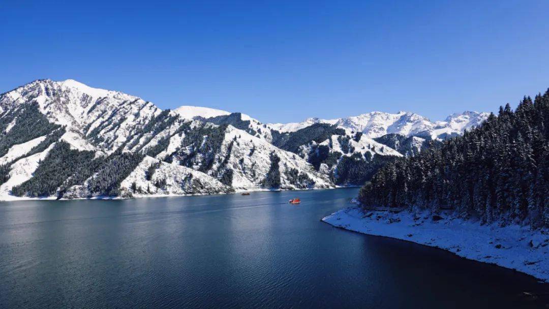 天山天池 是国家5a级景区 国家地质公园,国家重点风景名胜区 可以说是