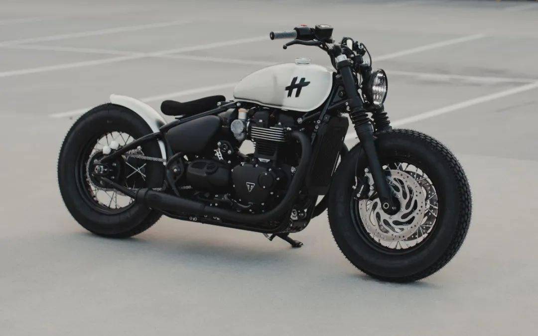 triumph bobber