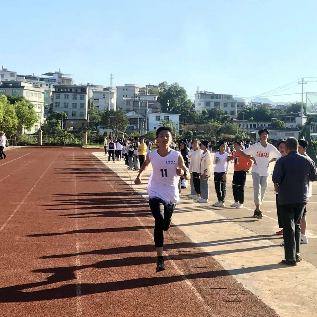 挥舞青春激情放飞运动梦想岩前中学举行2020年秋季运动会