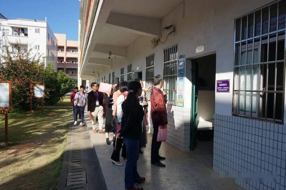 不倦求索学无止境 潜心修炼砥砺前行 ----龙川县麻布岗中学赴和平县