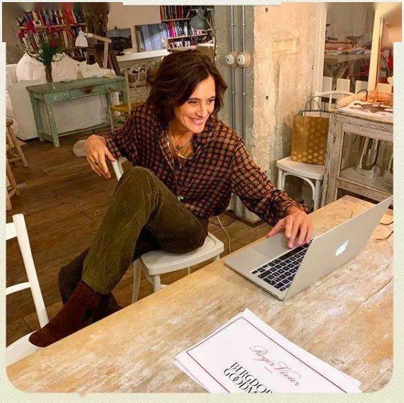 化身|卍物志┃26岁被老佛爷捧为香奈儿化身，如今63岁依然是法式优雅的代名词