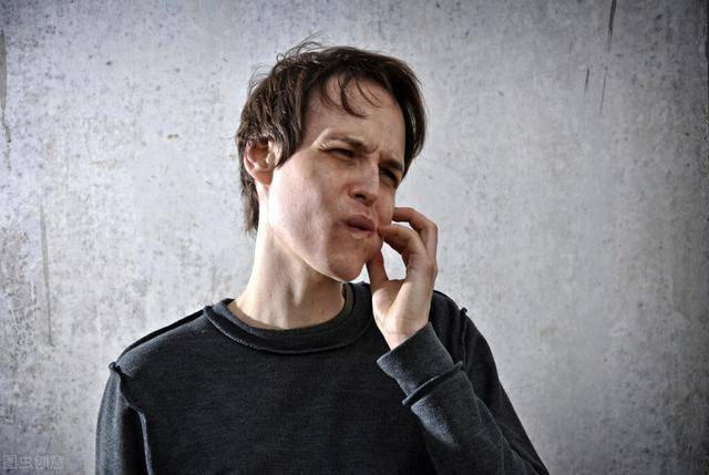 会让患者感觉脸部麻木,在做表情时会感觉不舒畅有阻碍,这大部分是口腔