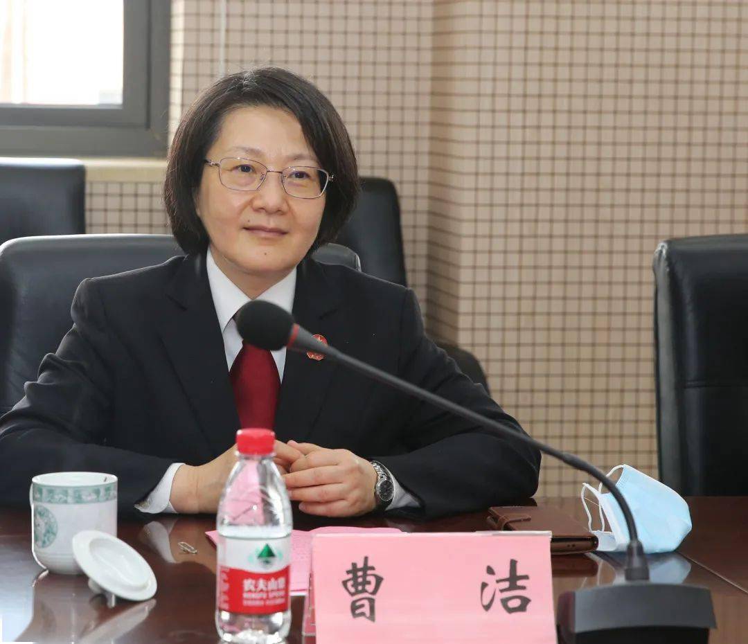 甘棠树落地长桥社区法官为民解忧