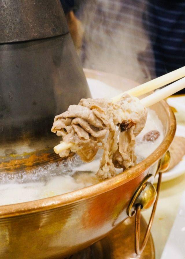烤肉季人均_烤肉季羊肉串图片(3)