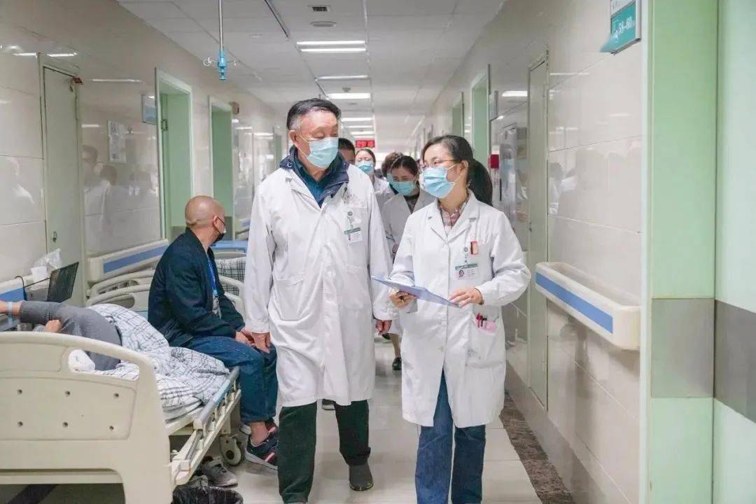 成都市中西医结合医院推行名中医进病房举措