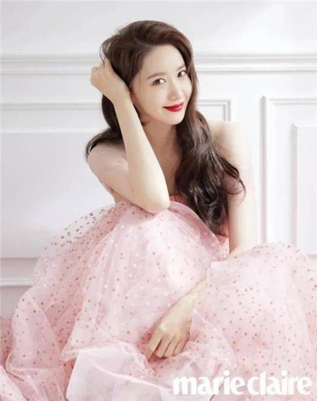 林允儿最新美妆画报公开展现优雅高贵女性魅力