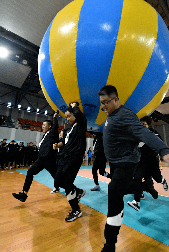 怎么弄气球才好玩 f8a7bcb85a314455a2ecb378da97f5aa.png