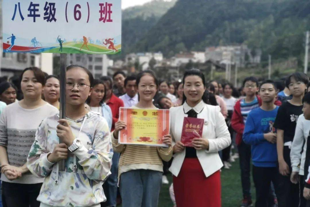 微风采 | 点赞!汉中市这位老师获得"中国好老师"殊荣!