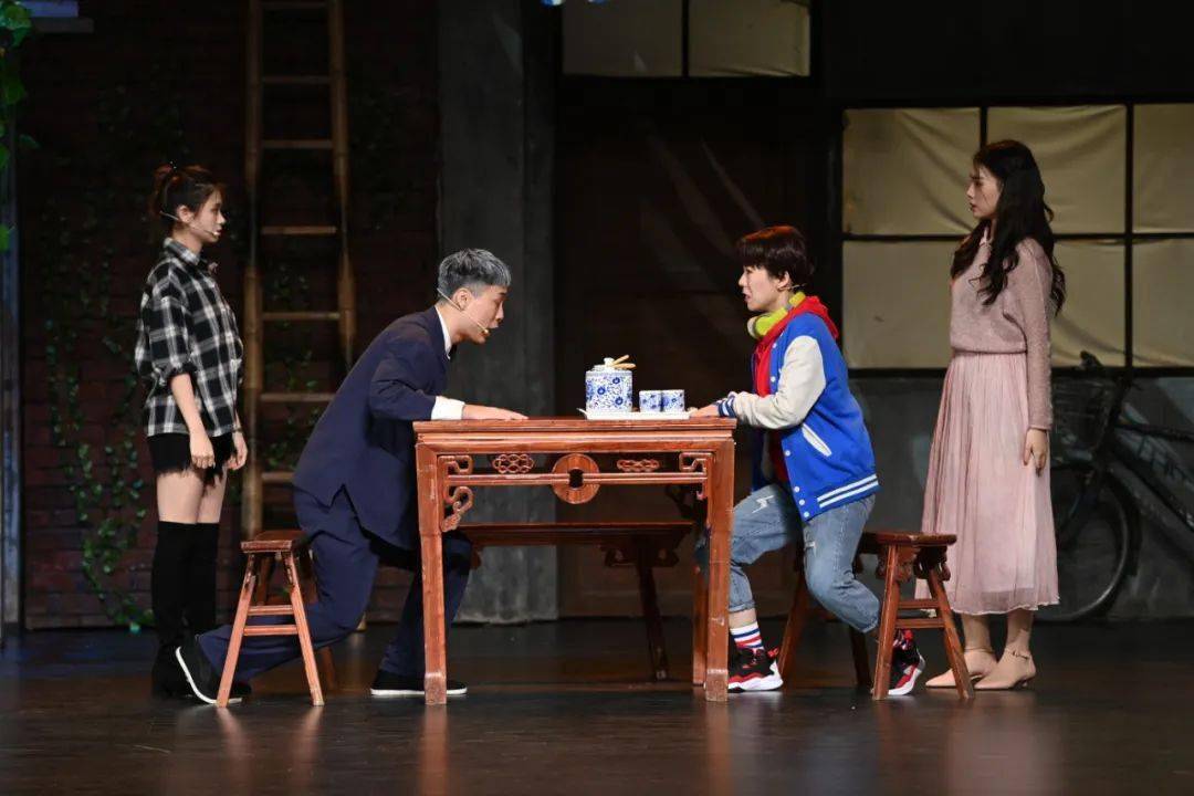 开心麻花话剧《婿事待发》上演!今晚,宁波杭州湾新区市民文化月启幕