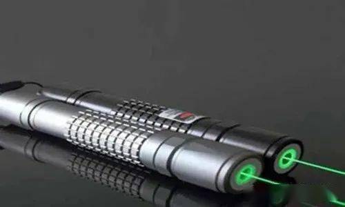激光笔的激光是怎么形成的 20b9142a69064943acca2586b7f3d509.jpeg