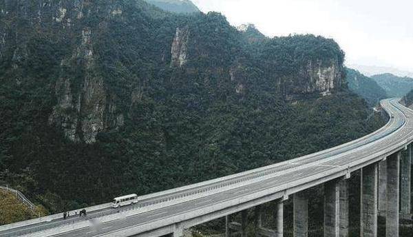 *
桂柳第二高速建设工程  预计明年通车