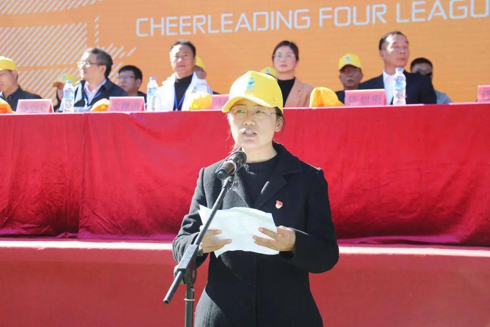 鹤庆县长段红丽在开幕式上致辞开幕式上,裁判员代表,运动员代表作了