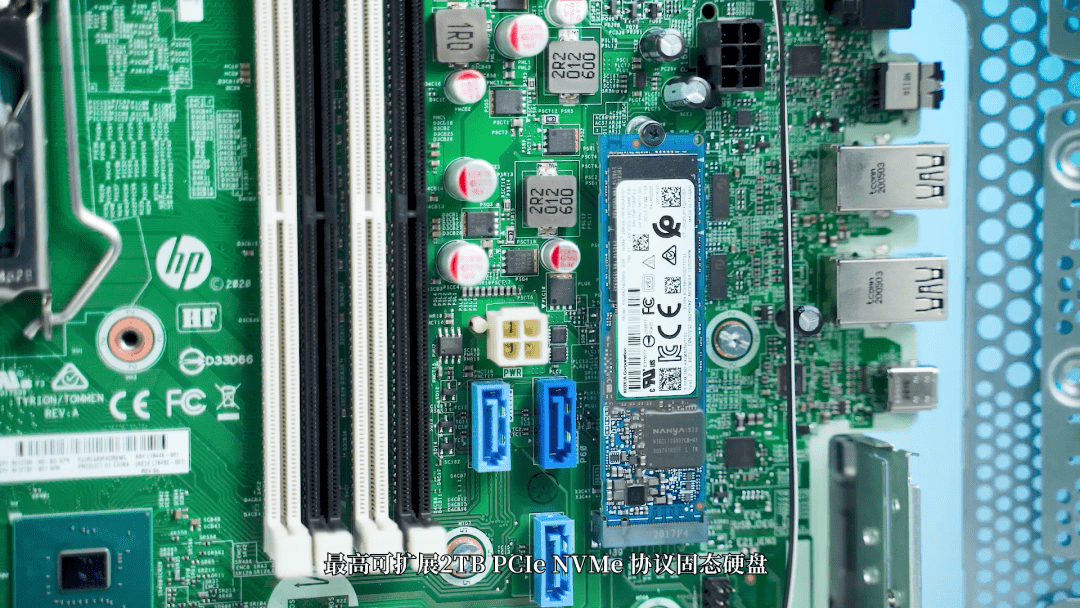 hp prodesk 600 g6 sff一侧留出了1个硬盘托架, 通过主板配备的3个