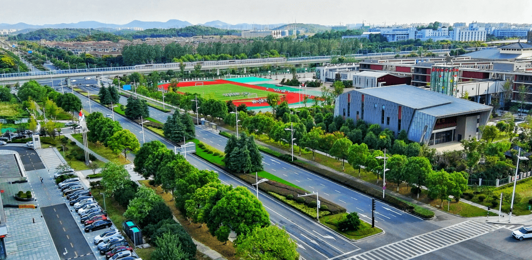 位于仙林大学城的南京师范大学附属中学仙林学校初中部和南京市金陵