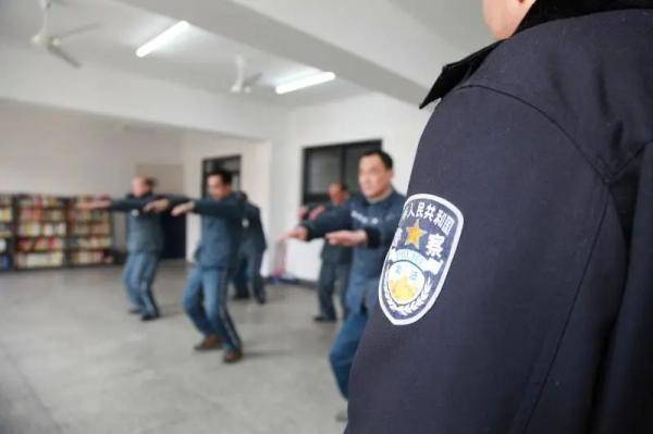 在上海有一群特别的服刑人员：“刚进监狱的日