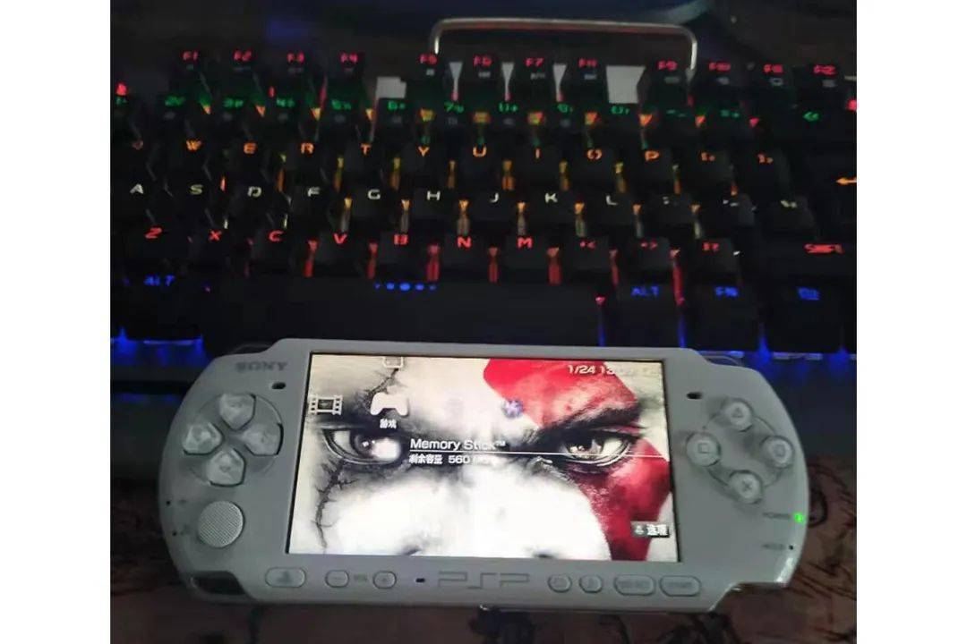 韩旭爸爸给他买的索尼游戏机