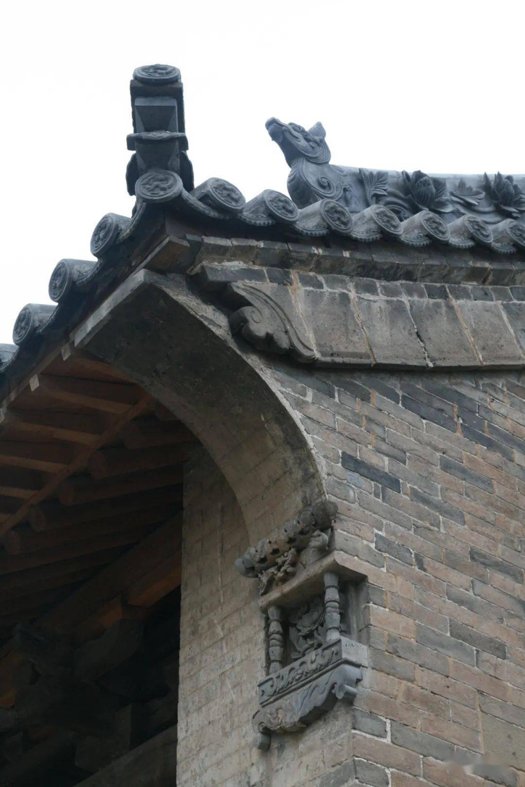 晋东南硬山建筑在檐墙上出盘头(砖挑檐)的构造做法梅县客家铜琶村爱春