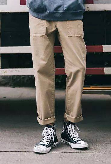 身高矮男生穿什么裤子好看 fa092aff43ac4211b24dcce29e6cb59b.jpeg