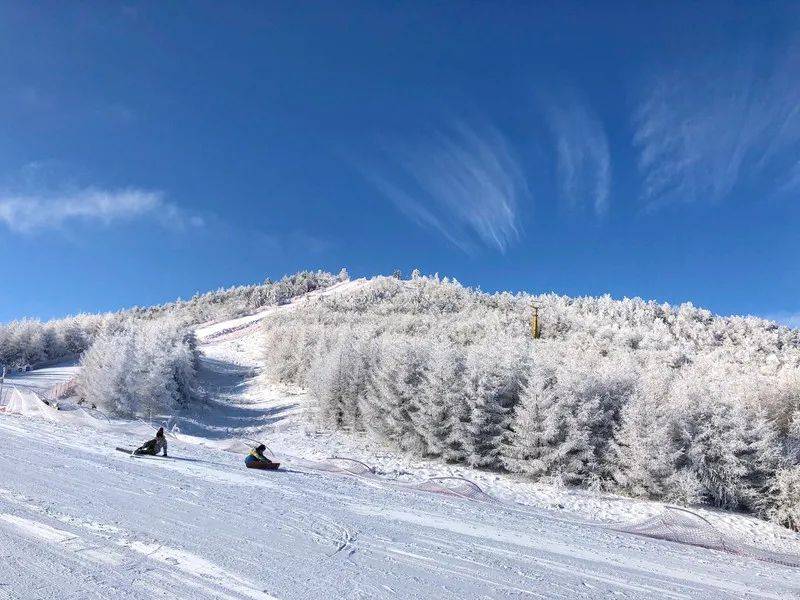 雷竞技RAYBET朋友圈已被滑雪刷屏！全中国最够劲的雪场你去过几个？(图15)