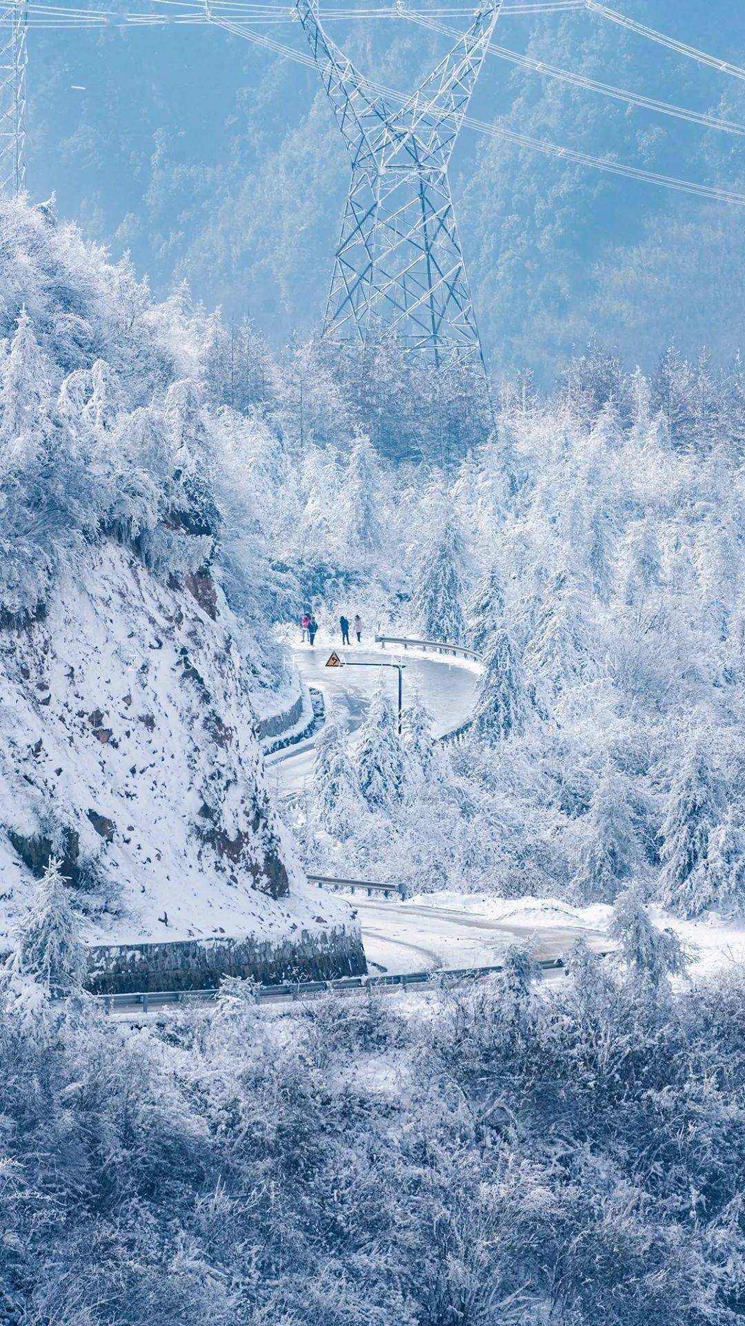 美图等一个人陪我去看雪裹雾锁泥巴山