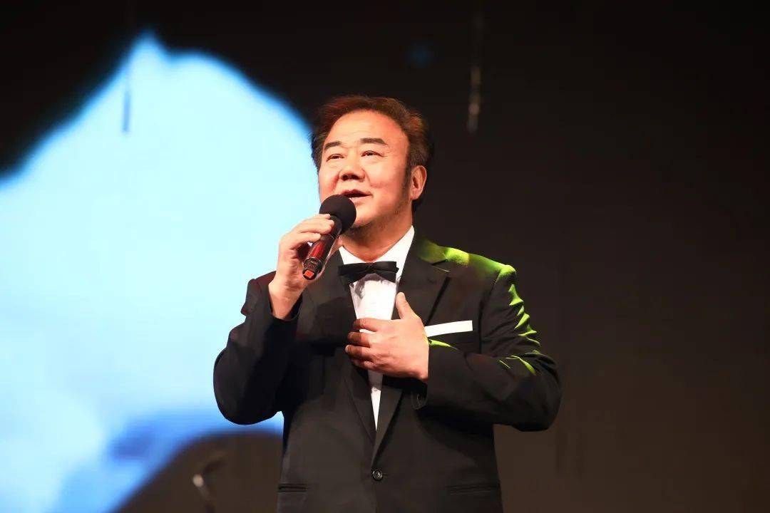霍勇演唱《七律·长征》