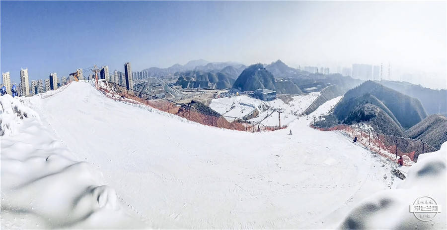 据悉,兰州市唯一公交车直达的,被称之为城市中的滑雪场的安宁滑雪场