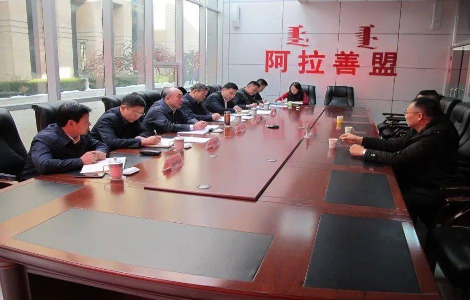 阿拉善盟委副书记盟长代钦同志到盟信访联合接访中心接待群众来访