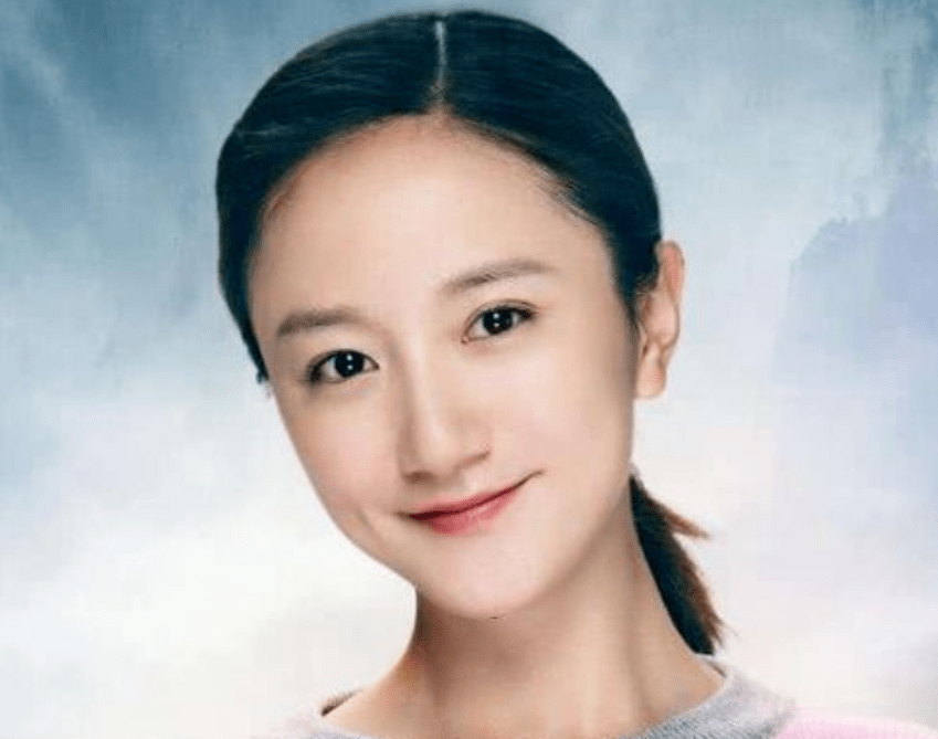当了20年演员,点了嘴边痣之后总算成了明星_李倩