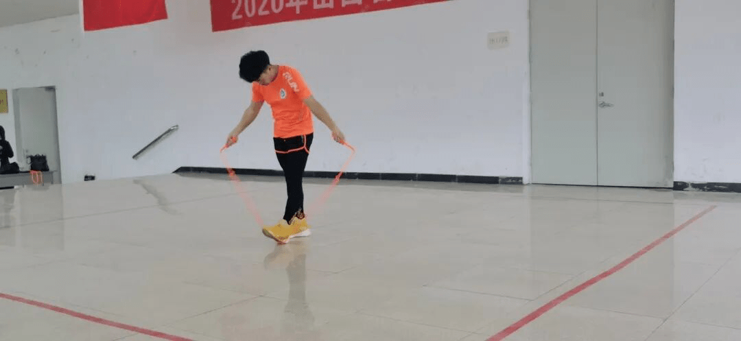 怎样学跳绳才能跳150个以上 6b57002d3fc64b0ab4da3a564de5d749.png