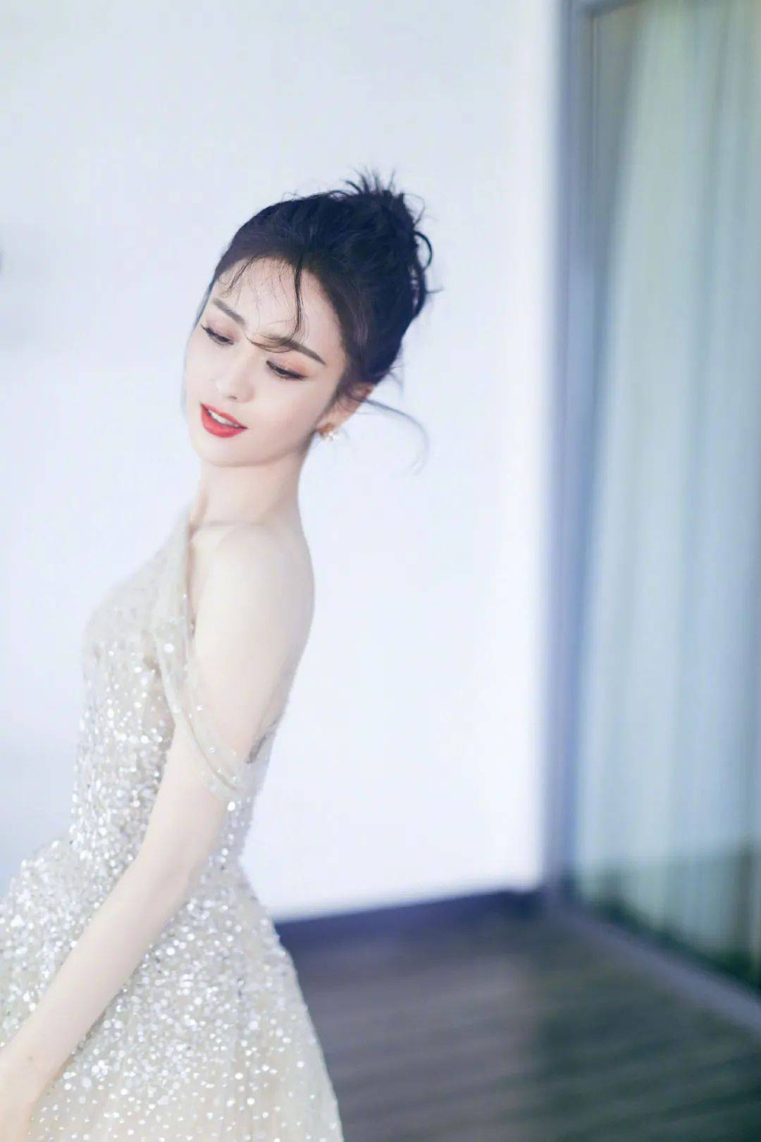 杨紫新大片 d588e0dffeb746ca8896a6181e69c431.jpeg