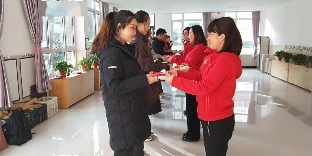 有爱·有家·有梦想——万荣县五一幼儿园举行新入职教师欢迎仪式