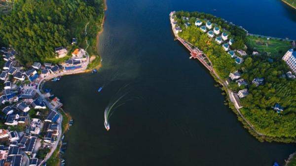 贵阳观山湖区金华镇GDp_三变 出幸福 脱贫奔小康 观山湖区金华镇依托 三变 改革决战脱贫攻坚工作纪实(3)