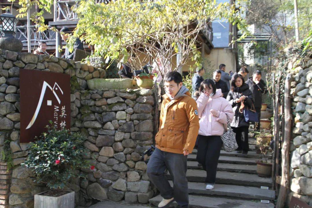 谭庄人口_哥谭企鹅人图片(2)