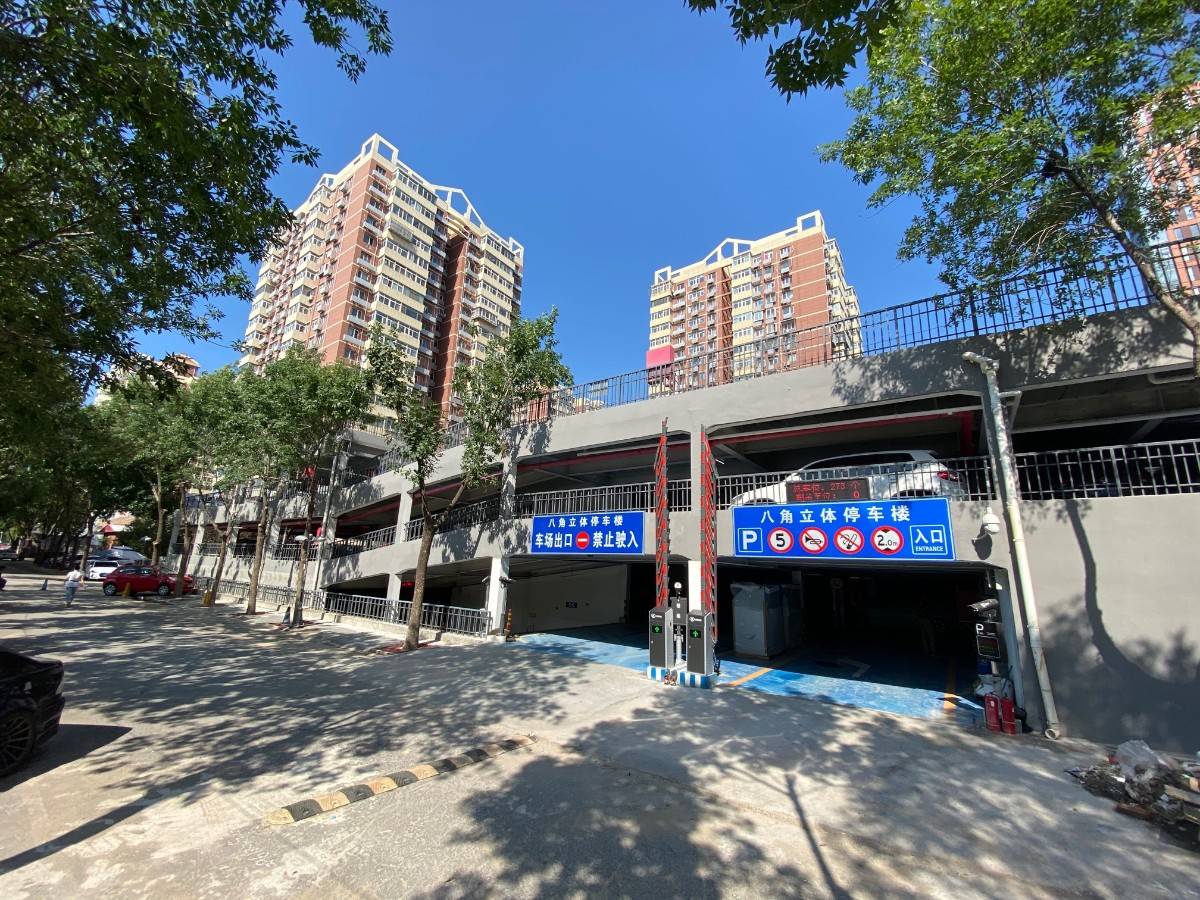 不用“抢车位”了！北京这地儿在旧居民楼前“