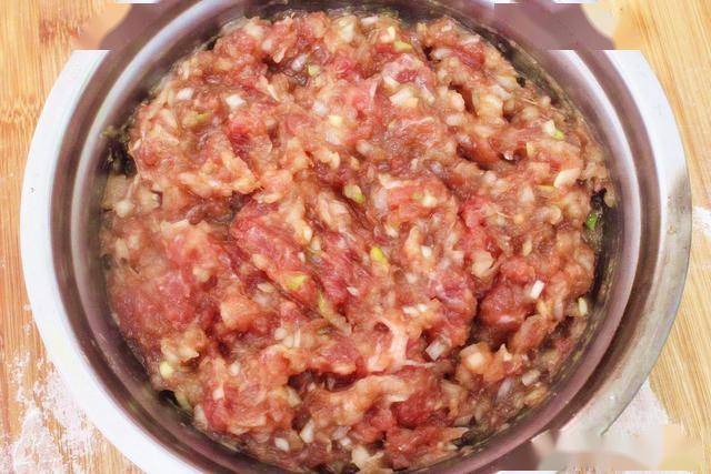 牛肉洋葱馅怎样调好吃 45a24d855f8f404db6f473f687513d8d.jpeg