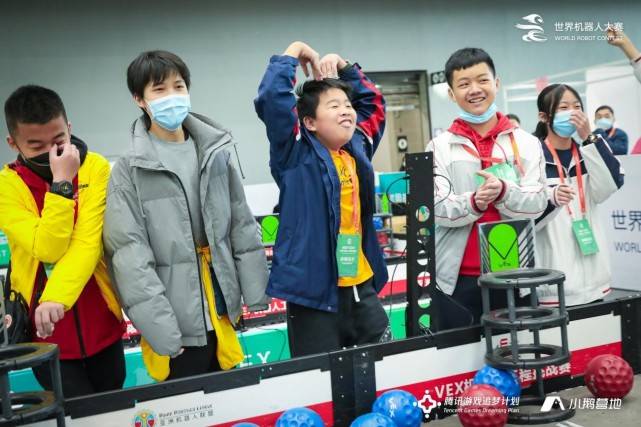 2020世界机器人公司_2000余支参赛队伍,7000余名选手,2020世界机器人大赛冠