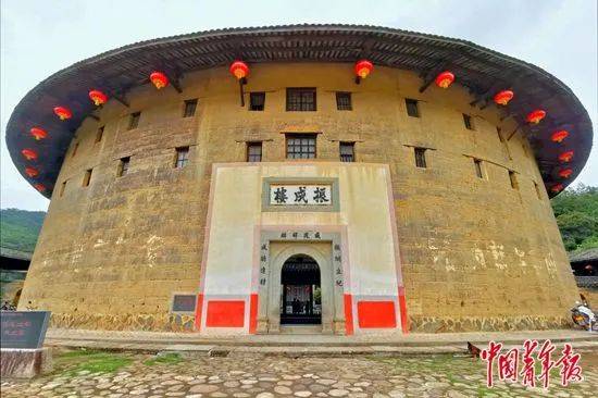 省龙岩市永定区高头乡高北村,这幢巨大的圆形土楼始建于明崇祯年间