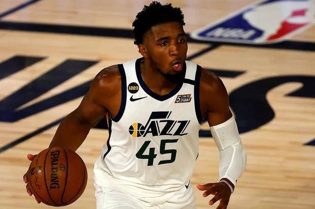 后卫排名2020得分_美媒评新赛季NBA后卫排名:哈登力压库里,威少无缘前十